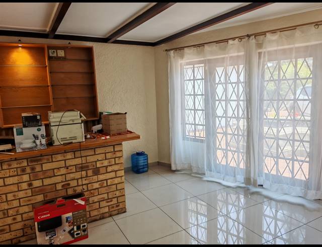 5 BEDROOM HOUSE FOR SALE IN ATHOLL HEIGHTS